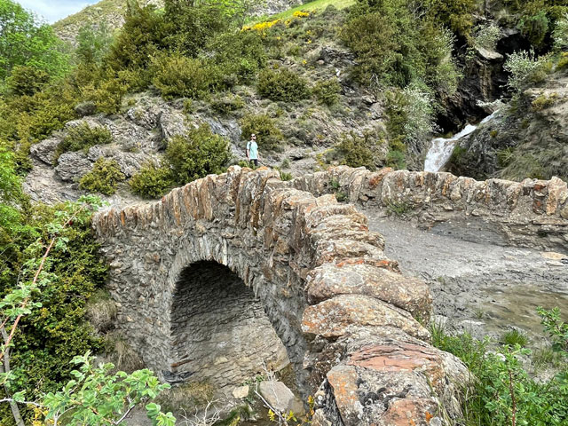 Puente Medieval con las Cascadas de Liri