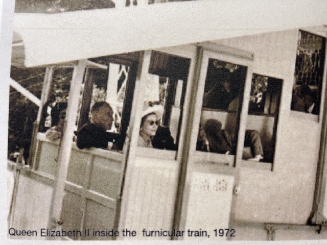 Reina Isabel II en el funicular  Penang Hill