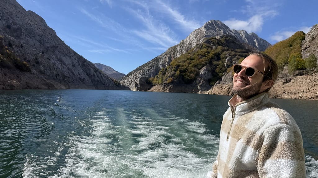 excursión barco de riaño fiordos leoneses